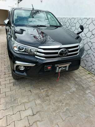 Toyota Hilux double cabin image 2