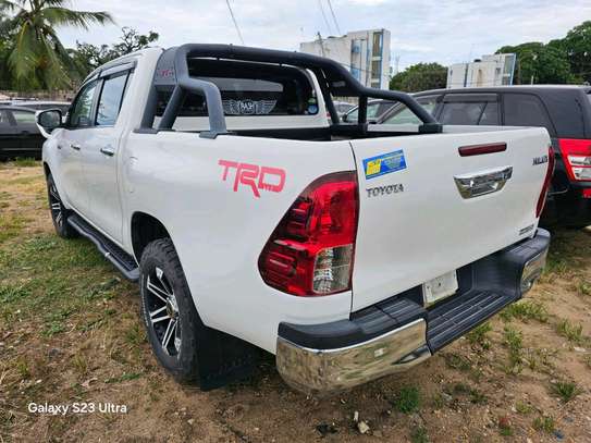 Toyota Hilux  Double cab image 6