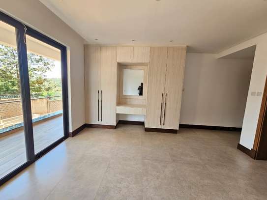 5 Bed House with En Suite at Kitisuru image 12