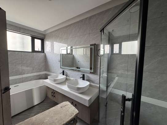 Serviced 4 Bed Apartment with En Suite in Kileleshwa image 17