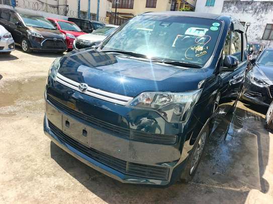 Toyota spade image 5