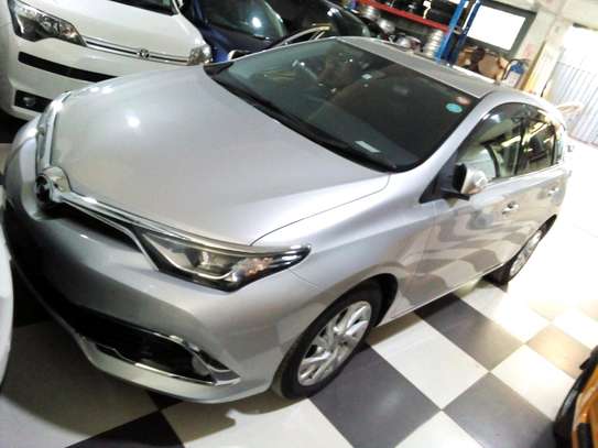 Toyota Auris silver image 1