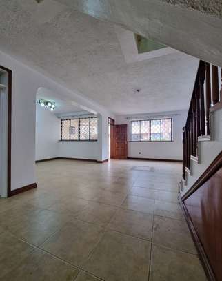 4 Bed Townhouse with En Suite in Kileleshwa image 3