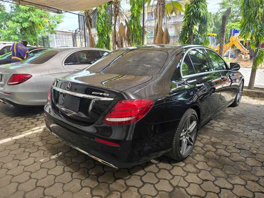 MERCEDES-BENZ E200 image 5