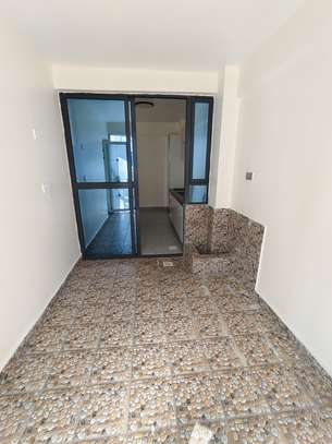 2 Bed Apartment with Gym in Kilimani image 10