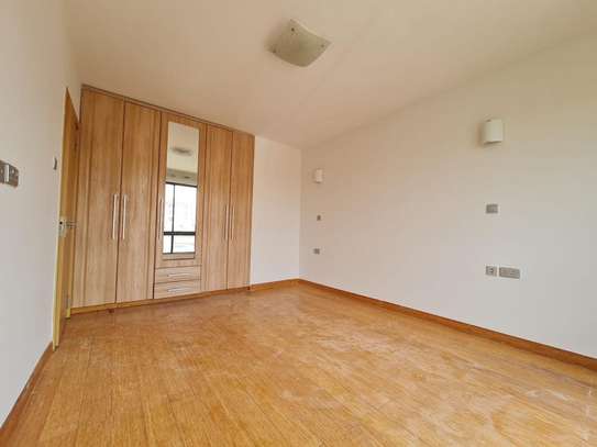 3 Bed Apartment with En Suite at Brookside Drive image 6
