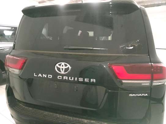 Toyota land cruiser V8 Sahara diesel 2022 image 12