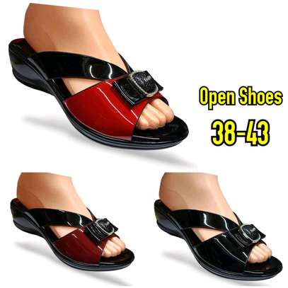 Women open shoe's image 4