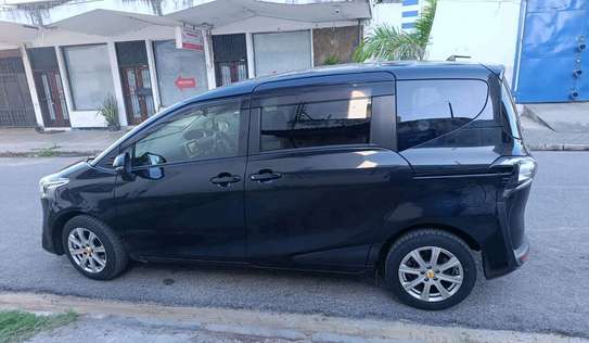 Toyota sienta normal 2020 model image 2