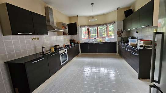 5 Bed House with En Suite in Runda image 8