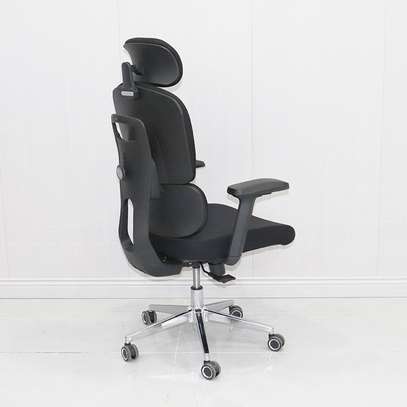 Premium Rolling Executive Office Chair image 2