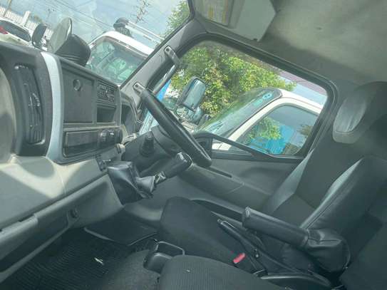 Mitsubish fuso canter image 3