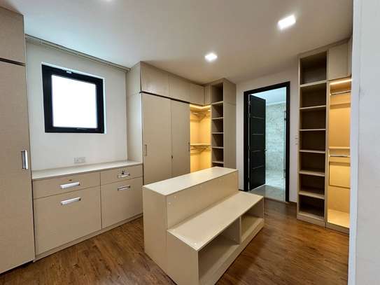 4 Bed House with En Suite in Spring Valley image 9