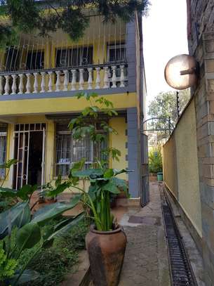 4 Bed House with En Suite in Kilimani image 4