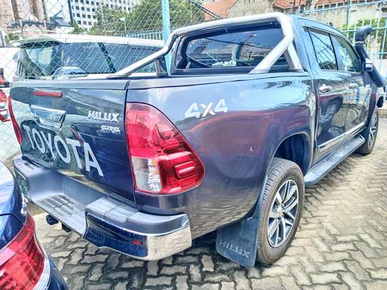 Toyota Hilux double 4*4 image 3
