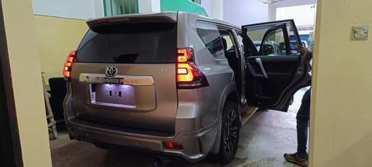 Toyota Land Cruiser Prado 5 Seater 2018 Sunroof image 13