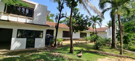 4 Bed Villa with En Suite at Mtwapa image 8