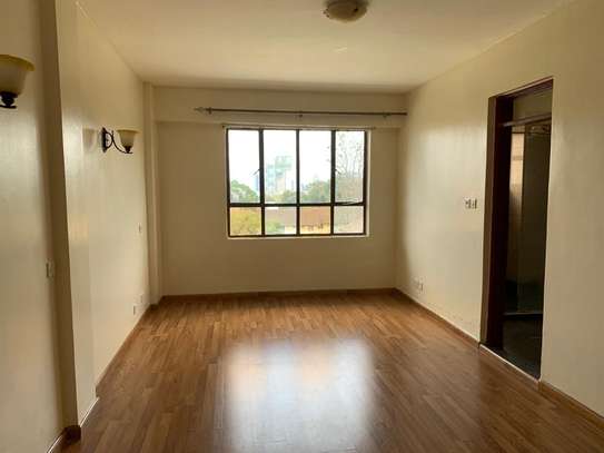4 bedroom apartment all ensuite with Dsq image 10