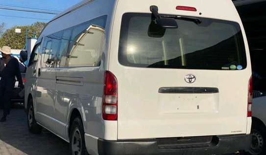 TOYOTA HIACE COMMUTER 18 SEATER image 1