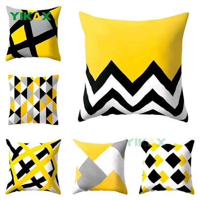 Throw pillows image 1