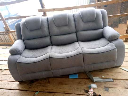 Recliner replica image 12