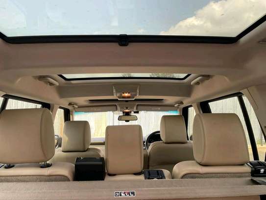2016 Land Rover discovery 4 in Nairobi image 10