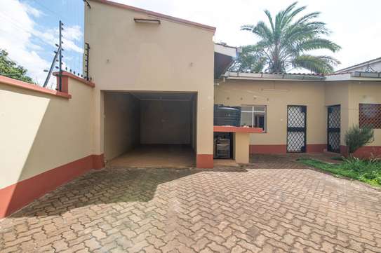 5 Bed House with En Suite in Thika Road image 6