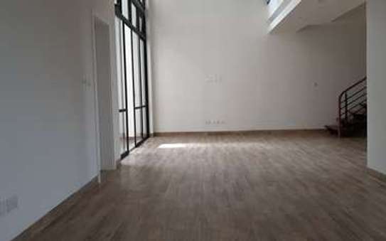 4 Bed Apartment with Aircon in Riverside image 10