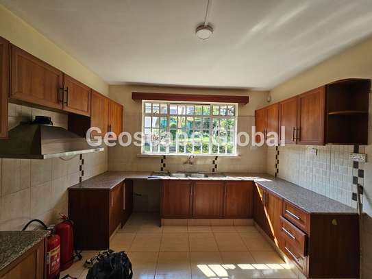 4 Bed House with En Suite in Rosslyn image 27