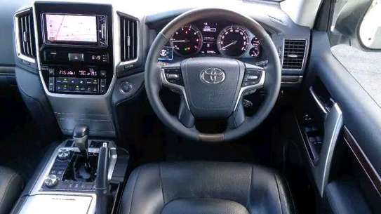2016 Toyota land cruiser ZX V8 PETROL image 2