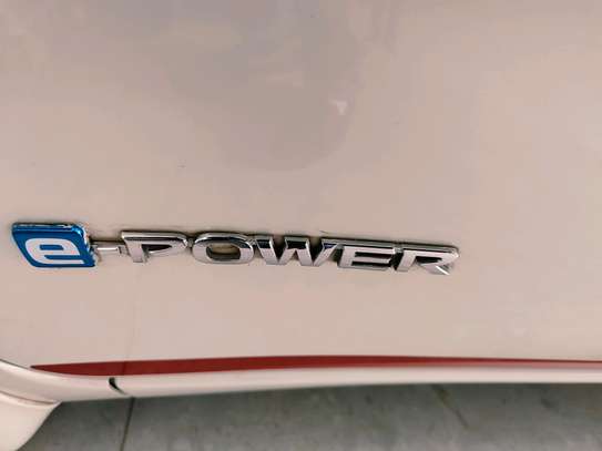 Nissan note E-power white 2017 image 3