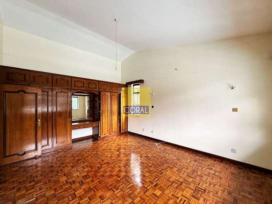 5 Bed Townhouse in Brookside image 8