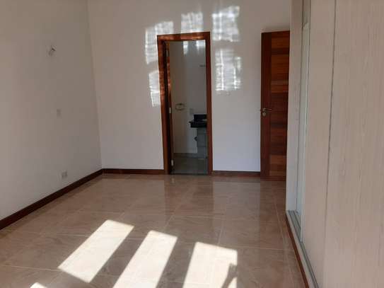 3 Bed Apartment with En Suite in Lavington image 12