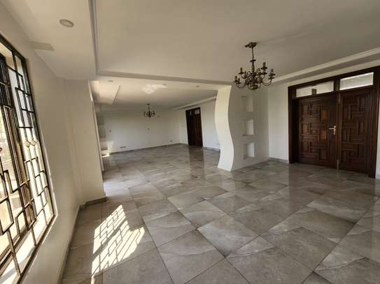 5 Bed Apartment with En Suite at Off Moyne Drive Nyali Beach image 3