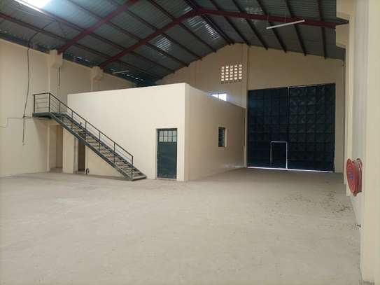 7,000 ft² Warehouse with Service Charge Included at Donholm image 12