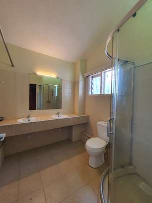 4 Bed House with En Suite at Lake View image 13