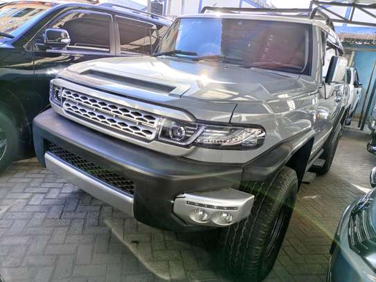 Toyota FJ cruiser grey image 12