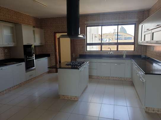 3 Bed Apartment with Balcony in Kilimani image 2