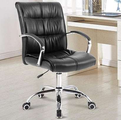 Modern High-Back Leather Executive Swivel Chair image 6