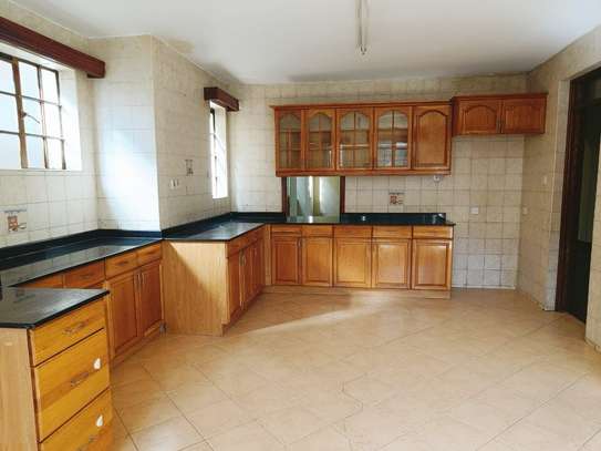 5 Bed House with En Suite in Lavington image 8