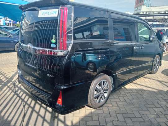Toyota Noah WXB image 1
