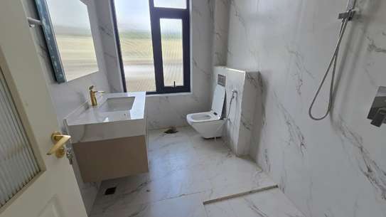 5 Bed House with En Suite in Lavington image 6