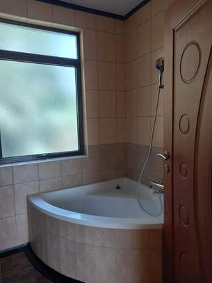 5 Bed Townhouse with En Suite in Lavington image 12