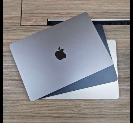 Apple MacBook Air 13.6" Mid 2022 image 2