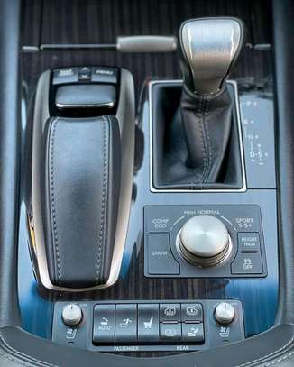 Lexus LS 460 image 3