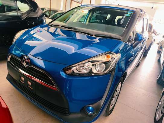 Toyota sienta blue 2017 hybrid image 3