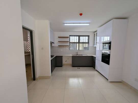 4 Bed Apartment with En Suite at Rosslyn image 2