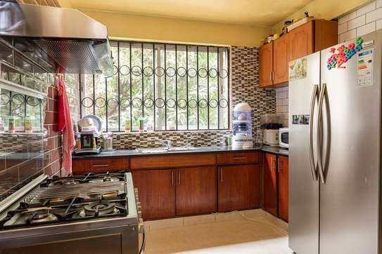 4 Bed Apartment with En Suite in Lavington image 1