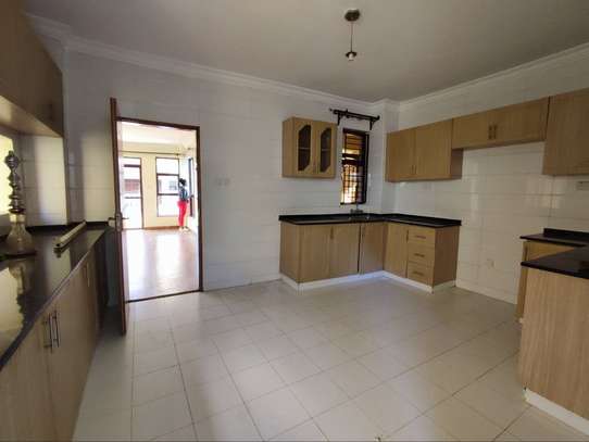 3 Bed Apartment with En Suite in Kileleshwa image 11