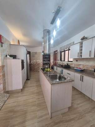 4 Bed Townhouse with En Suite in Kileleshwa image 4